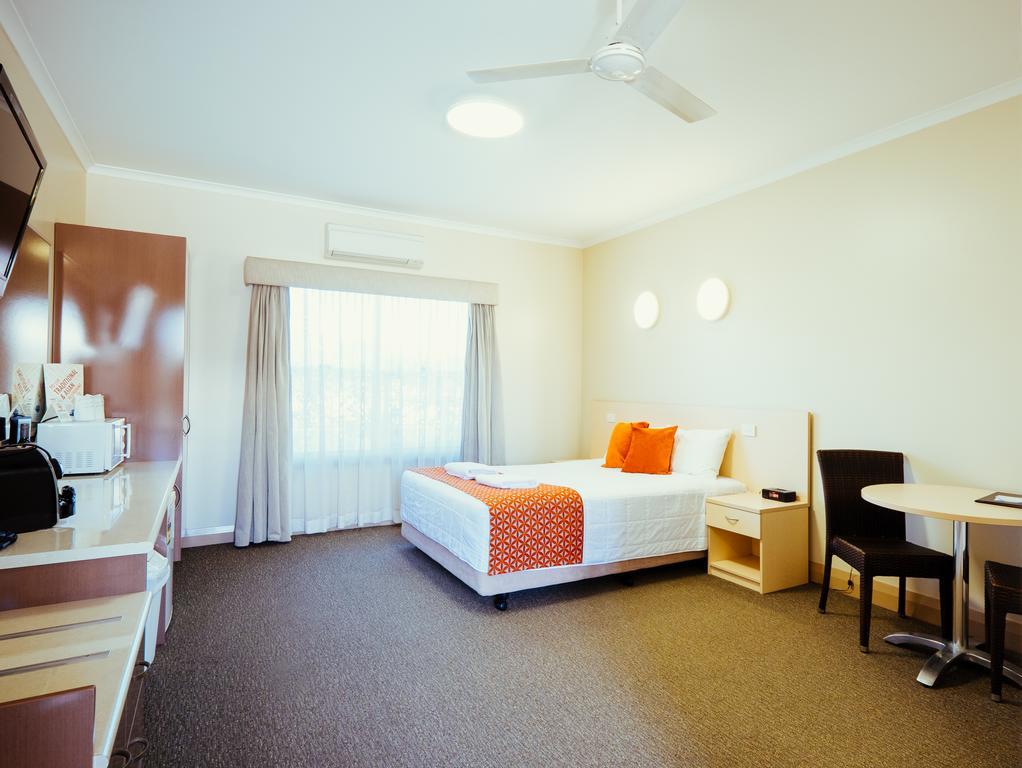Club Motor Inn Нарабри Екстериор снимка