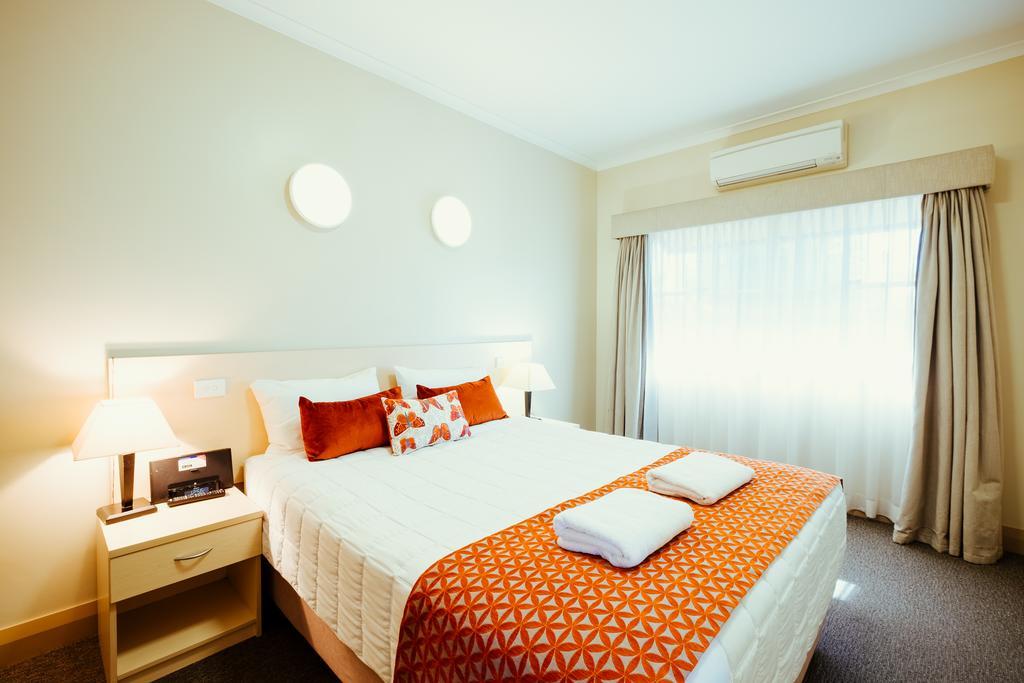Club Motor Inn Нарабри Екстериор снимка