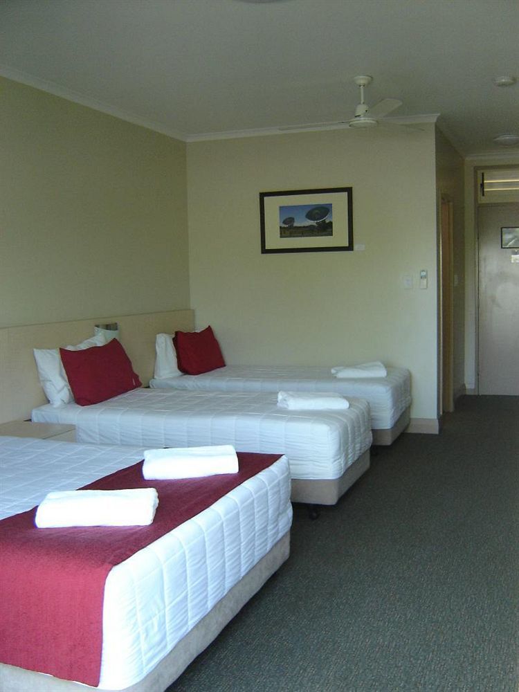 Club Motor Inn Нарабри Екстериор снимка