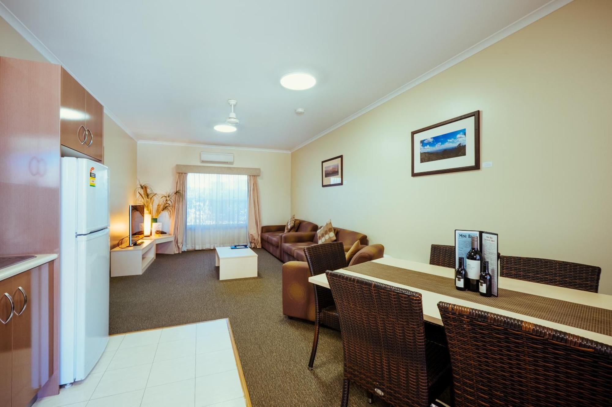 Club Motor Inn Нарабри Екстериор снимка