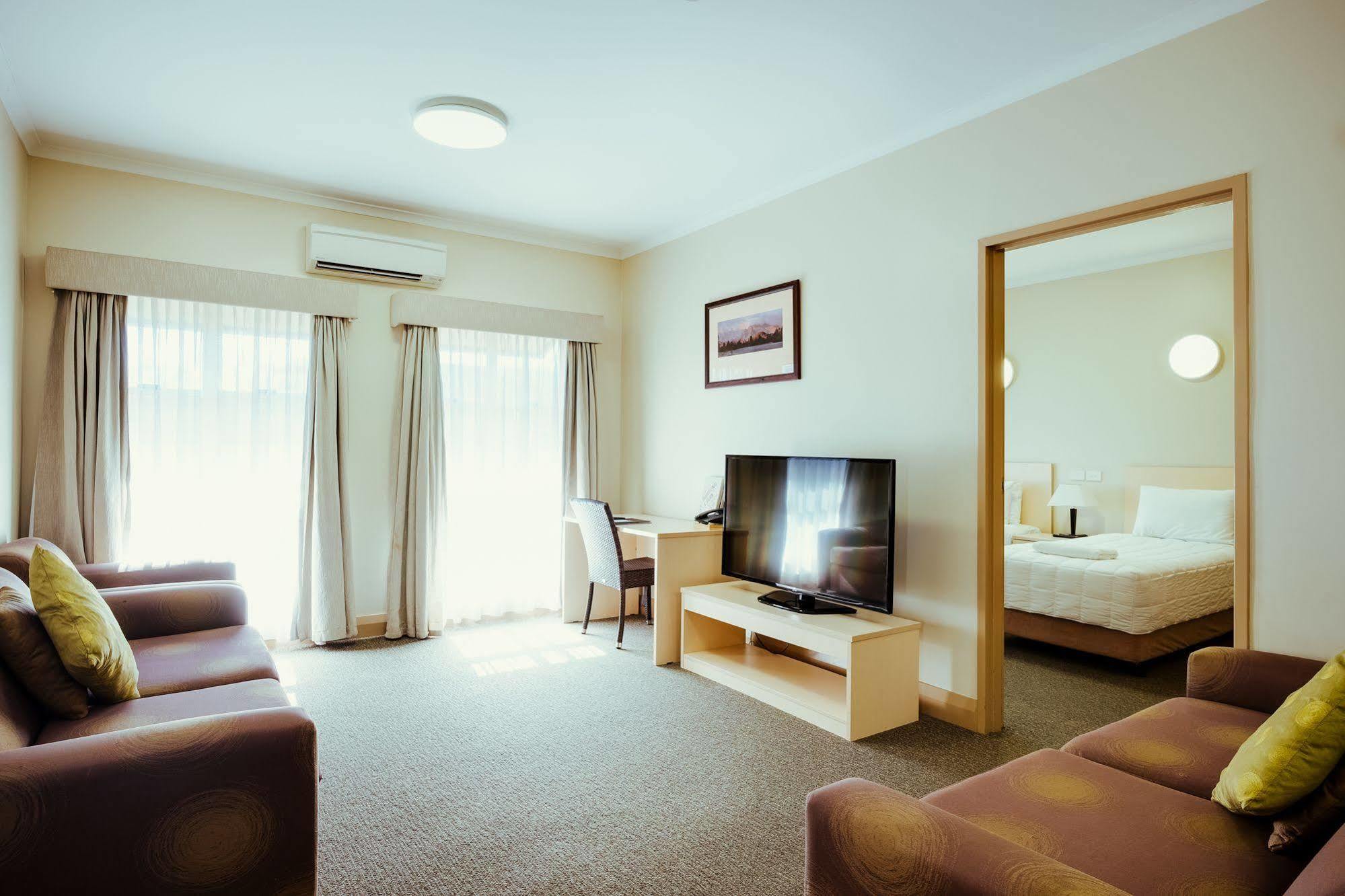 Club Motor Inn Нарабри Екстериор снимка