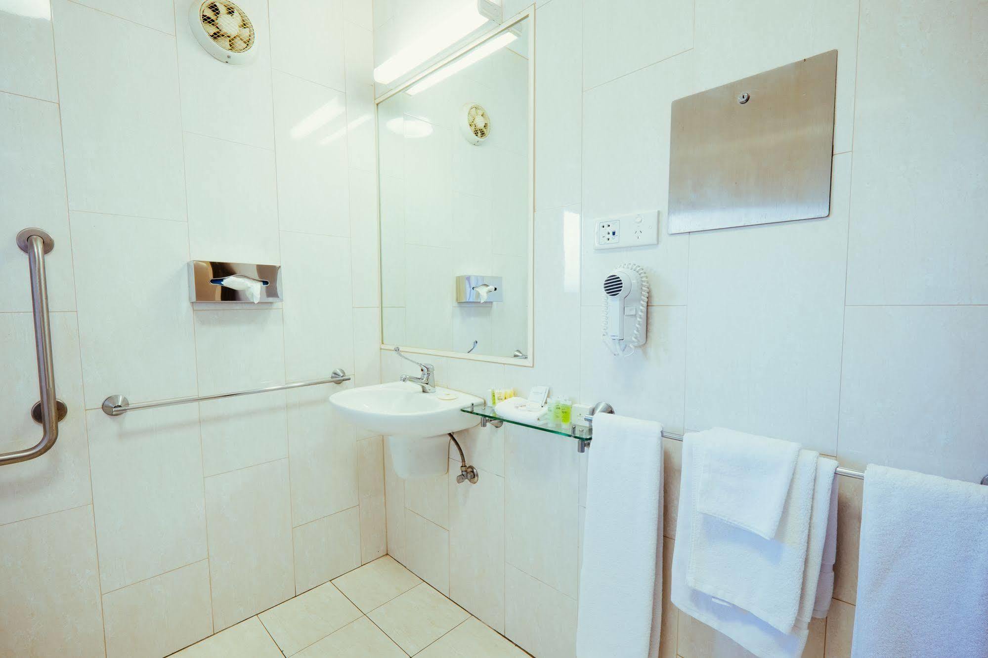 Club Motor Inn Нарабри Екстериор снимка