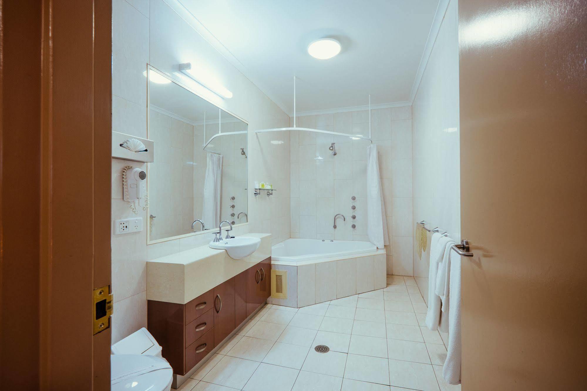 Club Motor Inn Нарабри Екстериор снимка