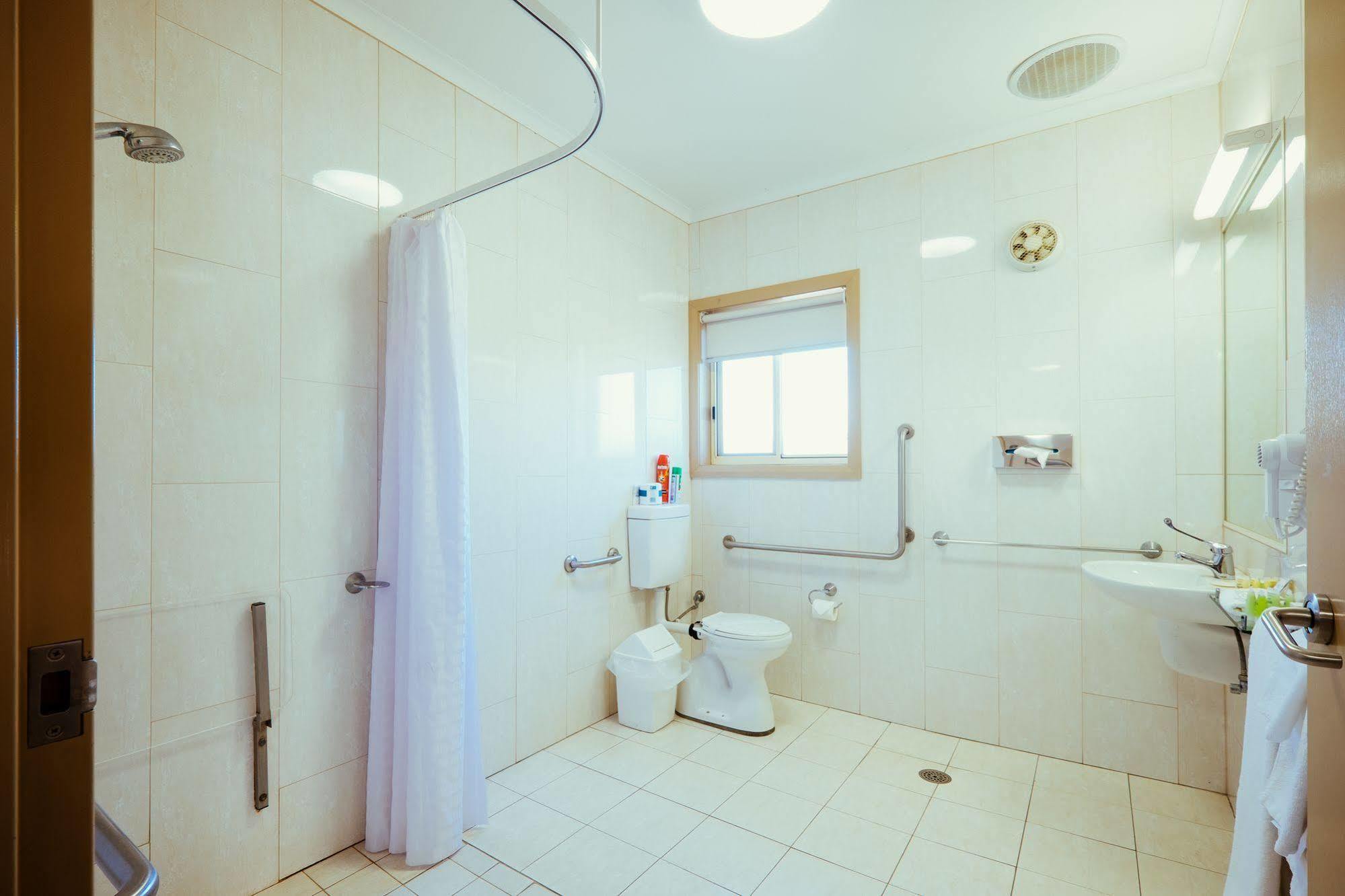 Club Motor Inn Нарабри Екстериор снимка