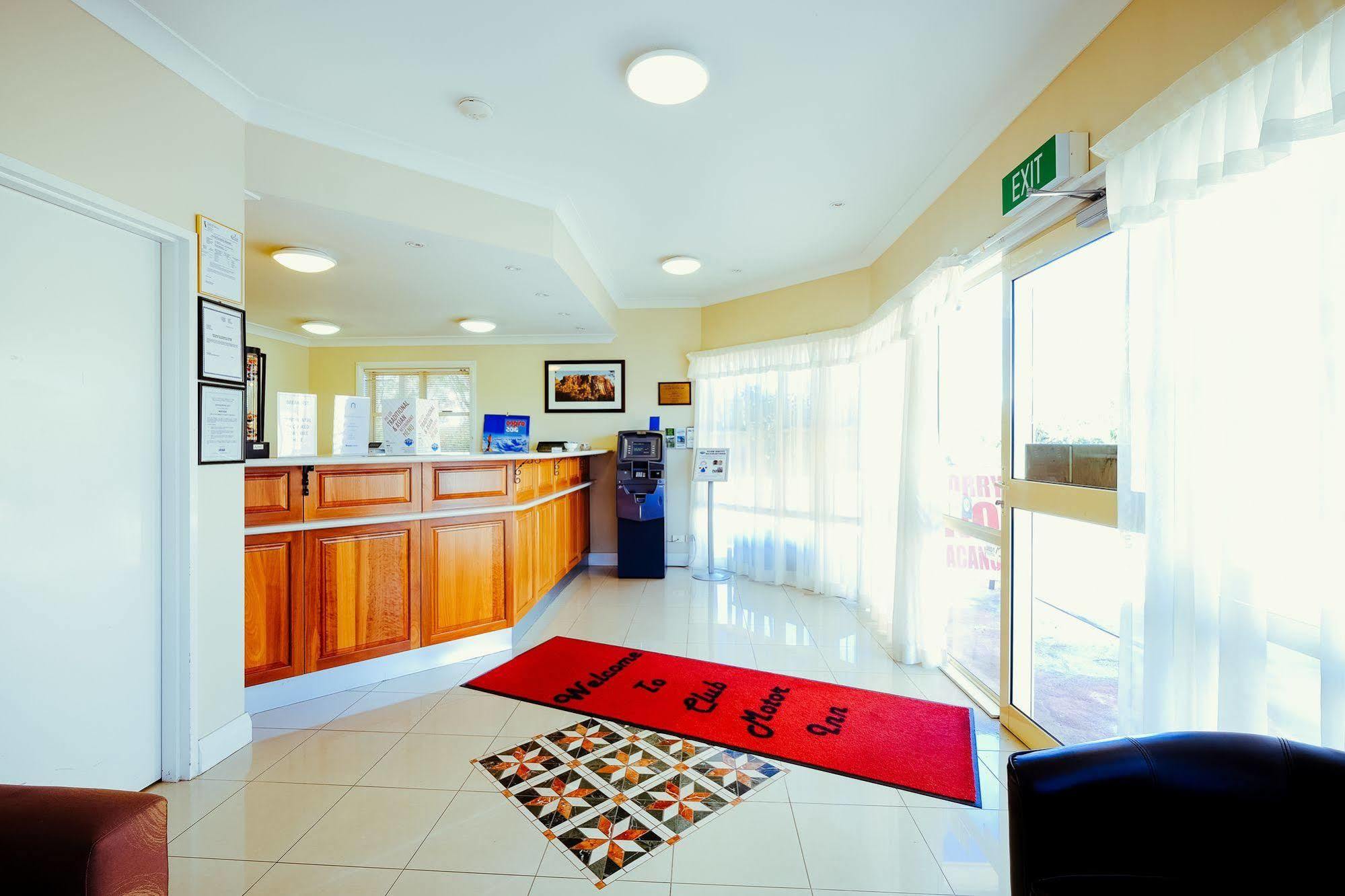 Club Motor Inn Нарабри Екстериор снимка