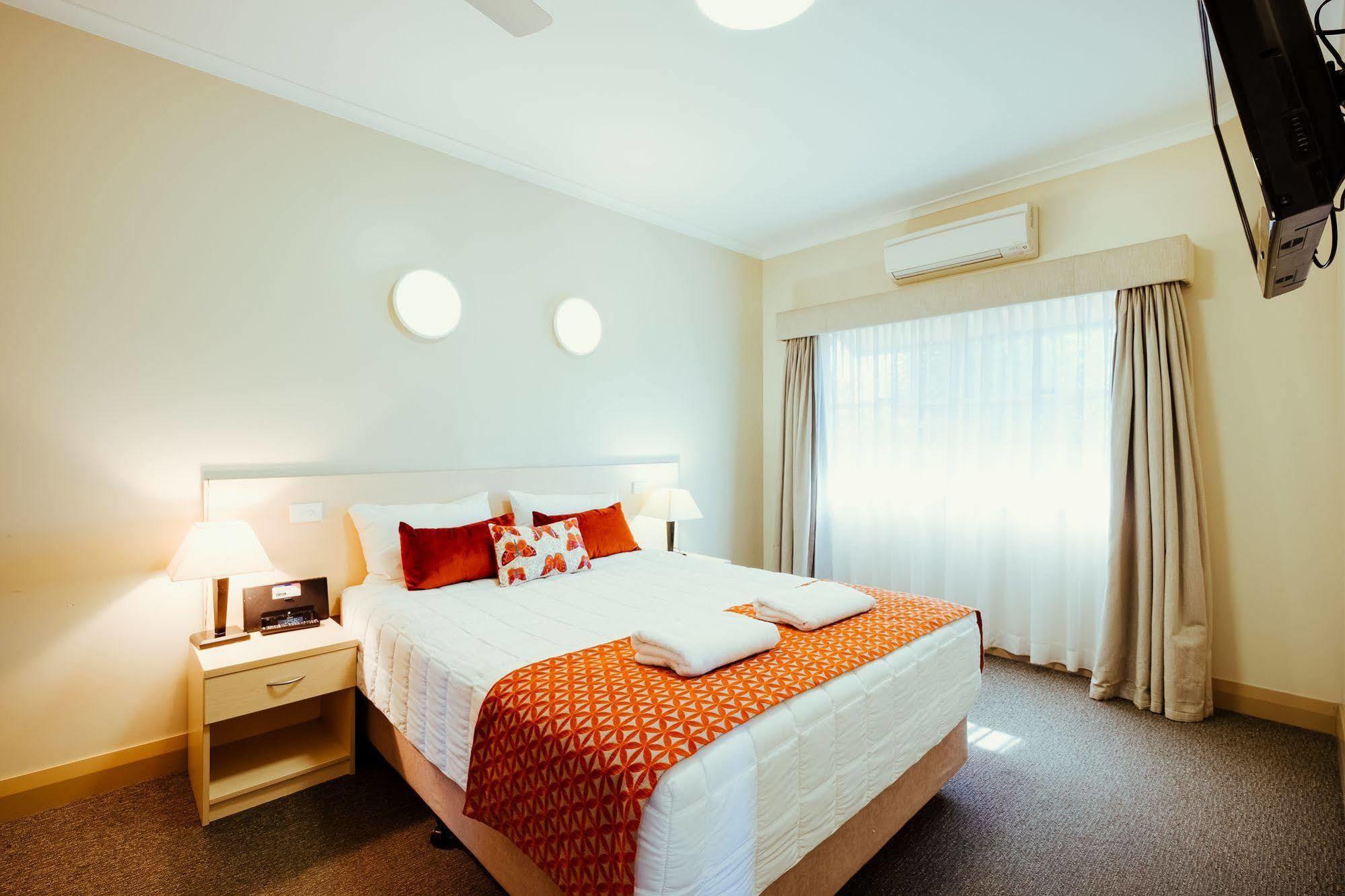 Club Motor Inn Нарабри Екстериор снимка