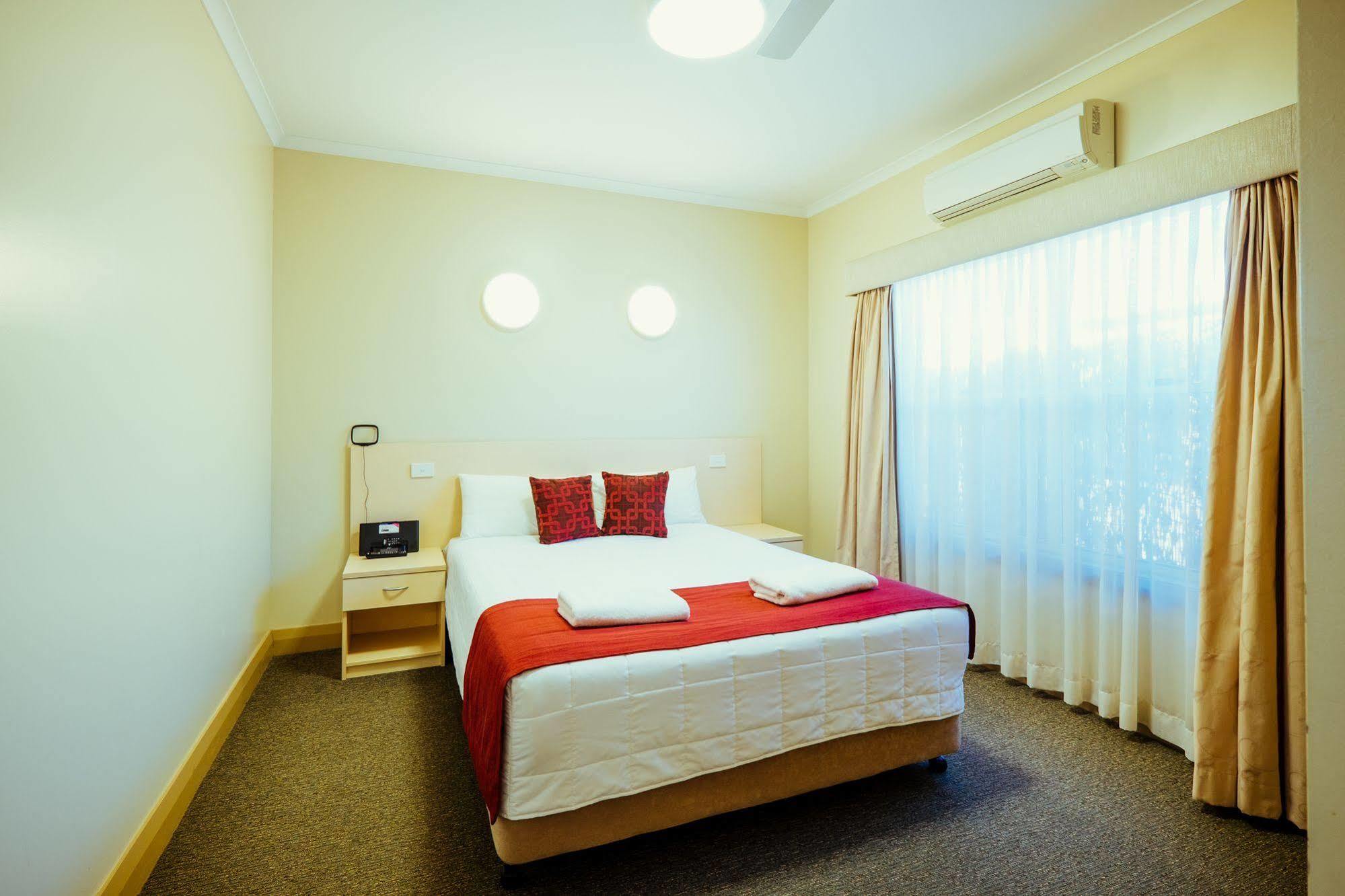 Club Motor Inn Нарабри Екстериор снимка