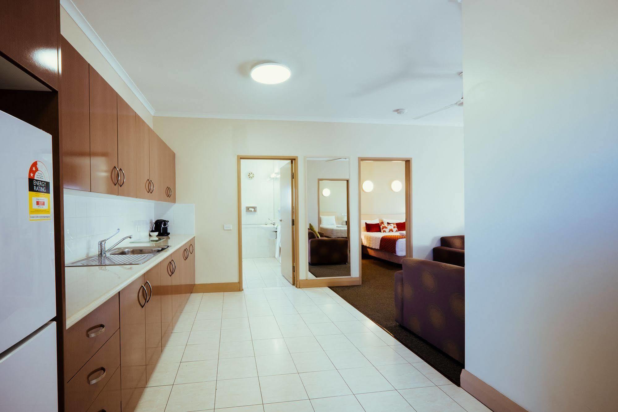 Club Motor Inn Нарабри Екстериор снимка