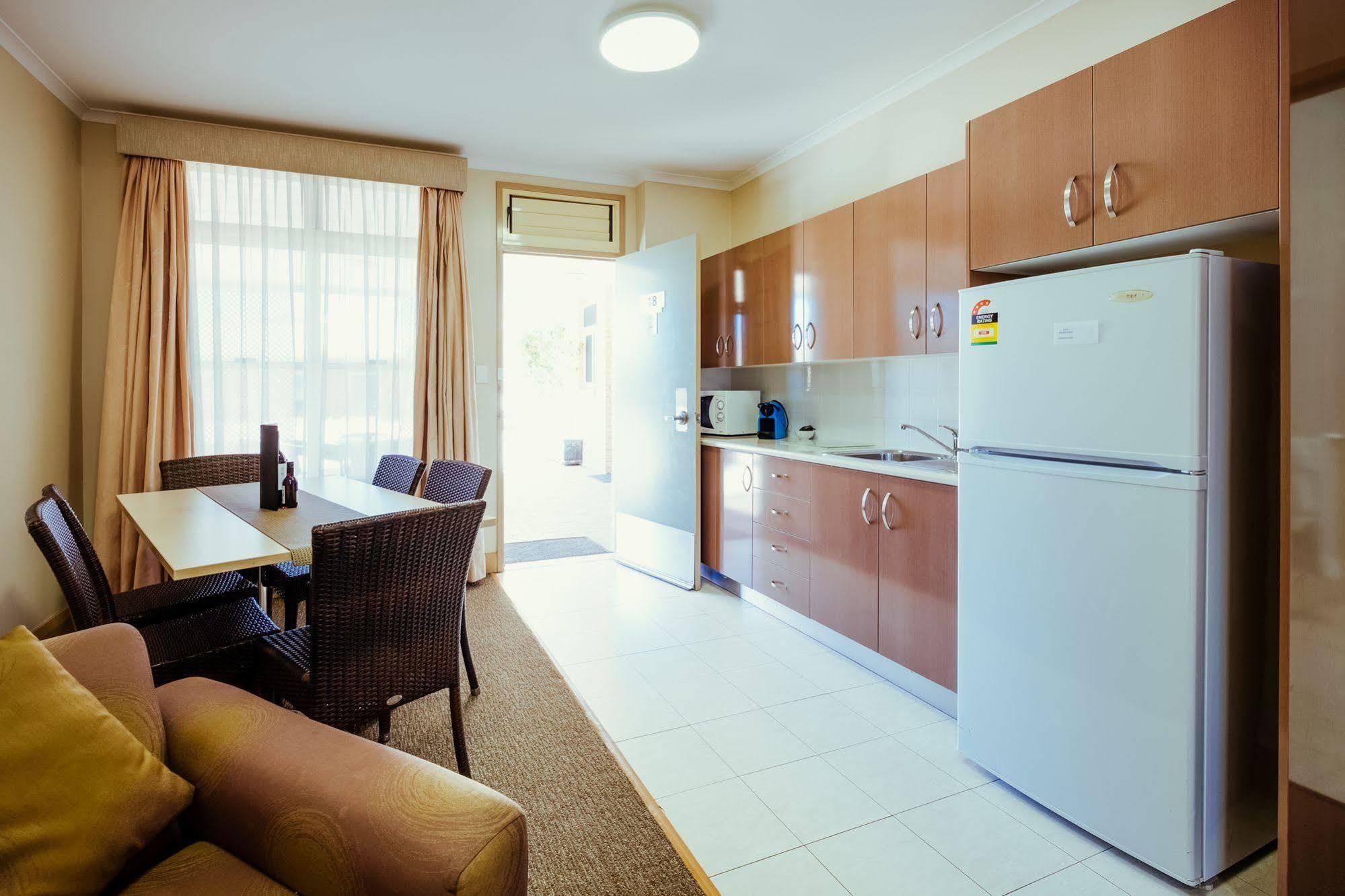 Club Motor Inn Нарабри Екстериор снимка