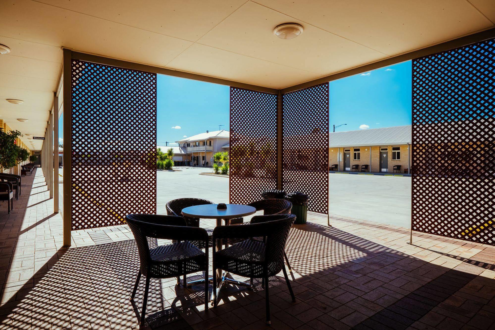 Club Motor Inn Нарабри Екстериор снимка