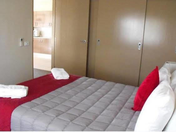 Club Motor Inn Нарабри Екстериор снимка